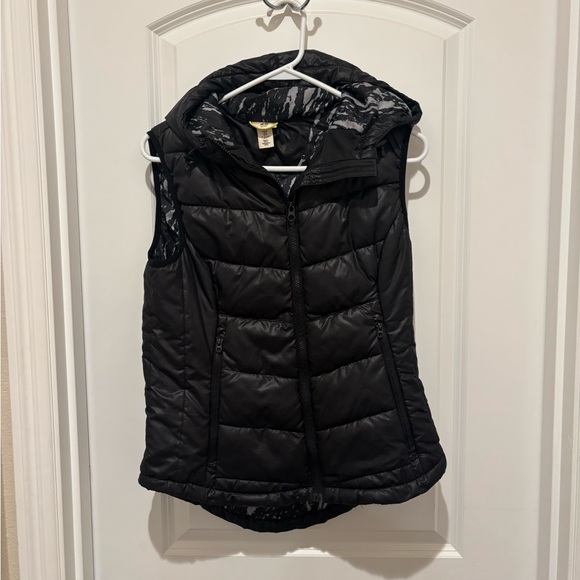 H&M Puffer Vest size 8. In great used condition. Warm weather! - Picture 1 of 6